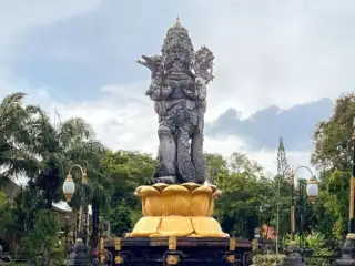 patung catur muka